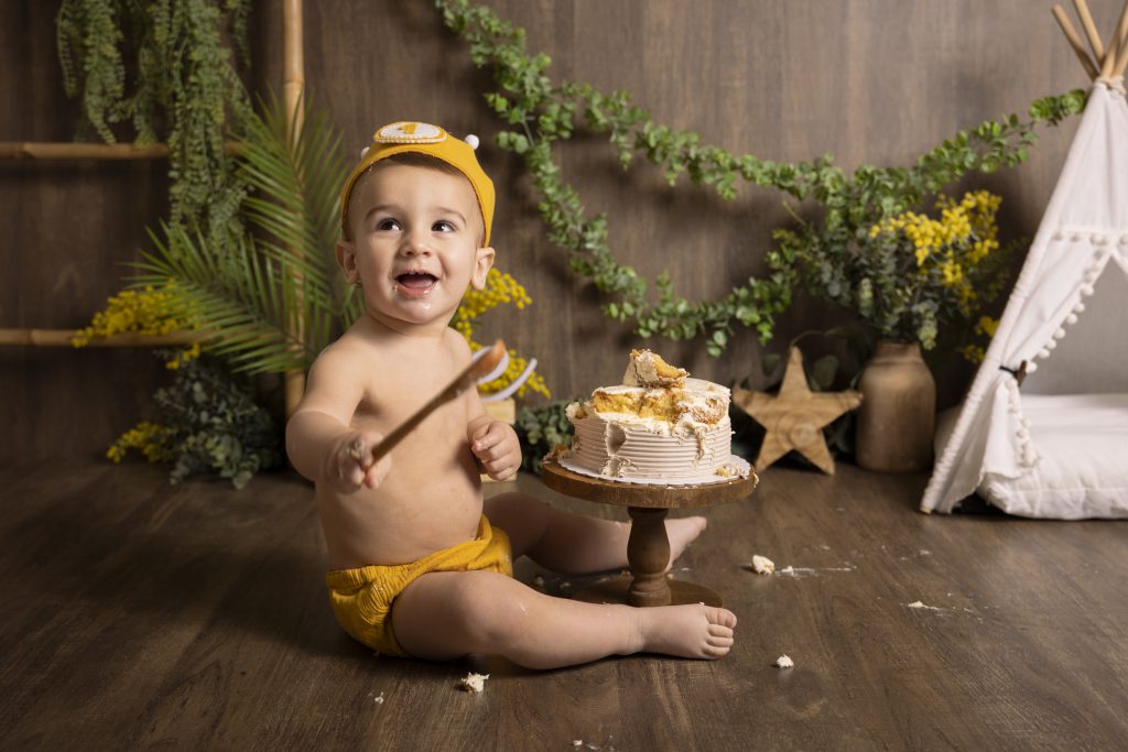 Sesión smash cake en rubí